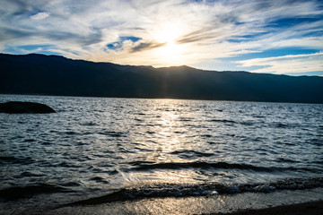 Obraz premium sunset over the lake