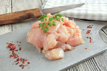 morceaux de poulet cru