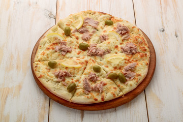 Pizza with Mozzarella, Tuna, Onions and Olives