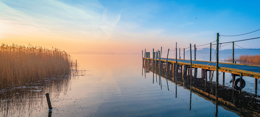 Ruhe, Stille, Erholung zum Sonnenaufgang am alten Naturhafen in Groß Zicker
