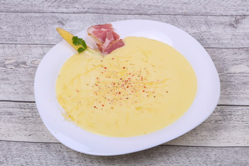 Cheese soup with bacon