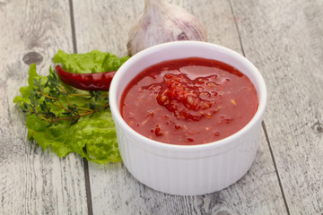 Spicy tomato and garlic sauce