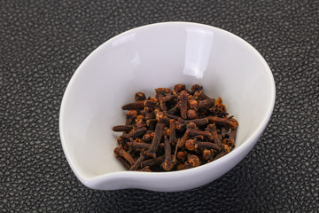 Dry clove seeds