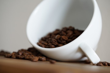 Kaffeetasse mit Kaffeebohnen