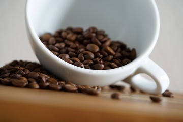 Kaffeetasse mit Kaffeebohnen