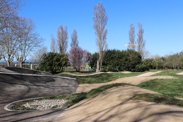 PARC DE LOISIRS - VILLE DE CORBAS - RHONE - FRANCE