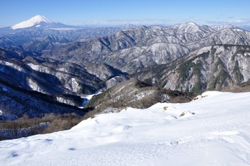 富士山と丹沢の雪景色