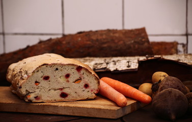 Healthy bread with rood vegetables on a cutting board