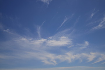 Gradiente blue sky and cloads