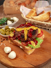 Hot sandwich with beef cutlet, pickles, mozzarella