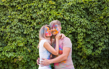 Obraz premium Festival of holi, friendship - young people playing with colors at the festival of holi