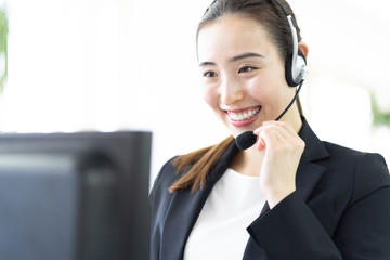 女性　オペレーター