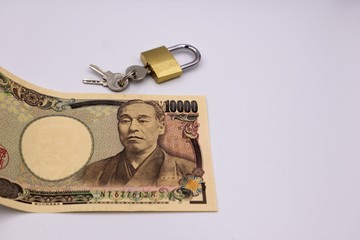 現金と鍵