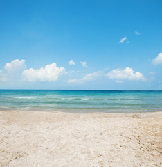 Fototapeta na wymiar Beautiful beach background. Horizon with sky and white sand
