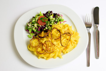 Käsespätzle mit Salat