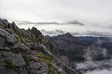 Felsiger Berggipfel mit Aussicht