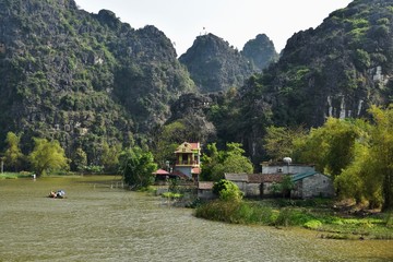 Fototapeta na wymiar Landschaft bei Trang An