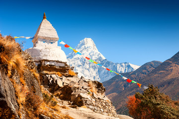 Buddhist stupa and view of Mount Ama Dablam in Himalayas, Nepal - obrazy, fototapety, plakaty