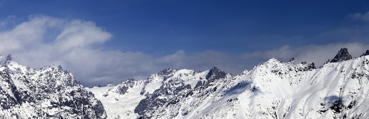 Fototapeta na wymiar Panorama of snowy mountains at sunny winter day