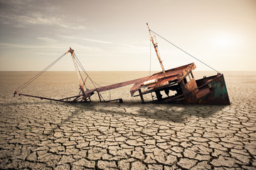Rusty ship in a dried ocean. Concept of global warming and climate change - obrazy, fototapety, plakaty