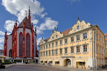 Fototapeta na wymiar Würzburg Marienkapelle und Falkenhaus