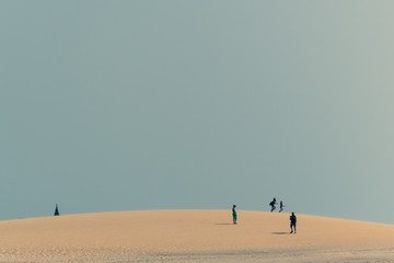 Fototapeta na wymiar people walking in the desert