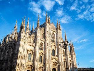 Fototapeta premium Milan Cathedral in Piazza del Duomo afternoon