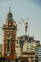 Obraz premium 横浜みなとみらいの街並みと高層マンションの建設風景