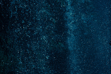 鬱蒼としたジャングルの中の滝