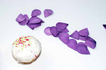 Cupcake Isolated with white background and petals