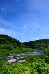 Fototapeta na wymiar 山間地の清流、夏の気仙川。陸前高田　岩手　日本。７月上旬。