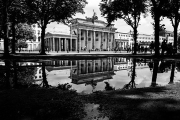 Spiegelbild Brandenburger Tor © Milad