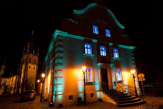 rathaus in werder mit beleuchtung