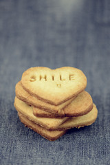 Pila de cookies con sonrisa