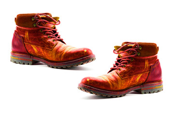une vieille paire de chaussures rouge