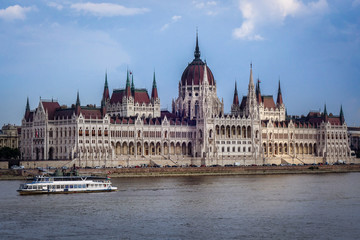 Fototapeta na wymiar Hungarian Parliament Danube boat river summer
