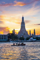 Naklejka premium Sunset silhouette of Wat Arun (Temple of Dawn) is the famous landmark landmark of Attractions's Popular tourists, in Chao Phraya river, bangkok Thailand