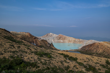 草津白根　湯釜の風景