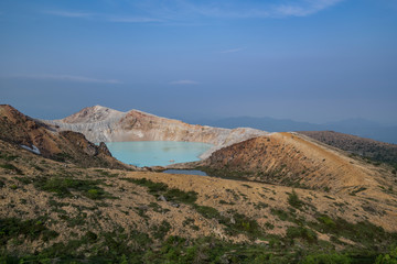 草津白根　湯釜の風景
