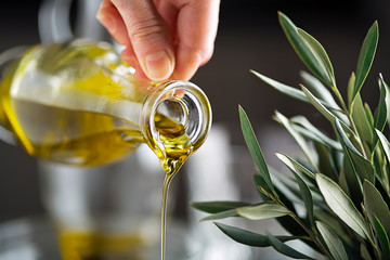 Olive oil bottle - 255775295