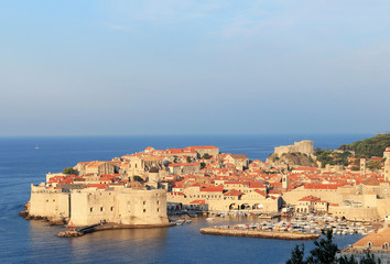 Obraz premium 朝日の当たるドブロブニク旧市街