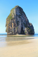 Naklejka premium Phra Nang Beach and limestone cliffs in Krabi. Railay, Andaman Sea, Thailand.