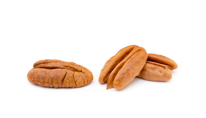 Obraz premium Fresh pecan nuts isolated on a white background
