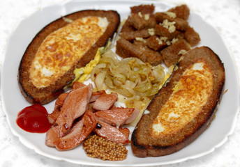 Simple and hearty dinner with fried eggs, sausage, onions and garlic.