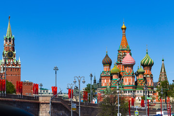 Obraz premium Moscow, Russia, May 9, holiday, Red Square, Vasilyevsky Descent and the Cathedral of Christ the Savior from the embankment. Decorated with flags of Moscow.