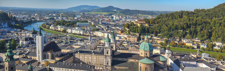 Fototapeta na wymiar Panoramic view of the city of Salzburg, Austria