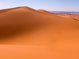 Fototapeta na wymiar Die Wüste Sahara von seiner schönsten Seite. Faszinierend Wüstenlandschaft im Süden von Marokko