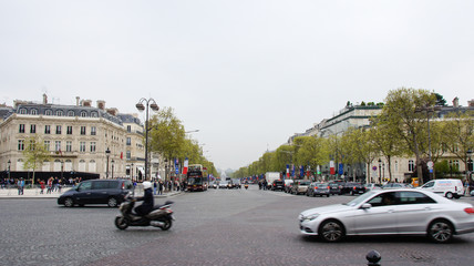 Verkehr auf der Strasse Altstadt Kreisverkehr Champs elysee Paris