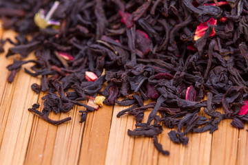 black tea leaves on wooden table
