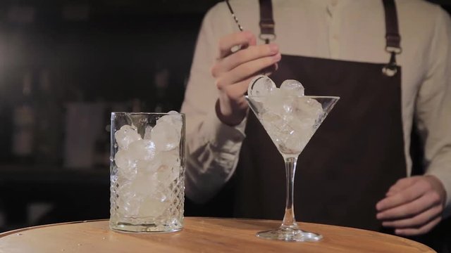 The process of preparing an alcoholic cocktail at the bar.